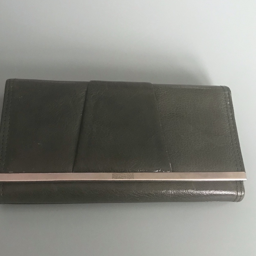 Kenneth Cole Reaction olive green trifold wallet